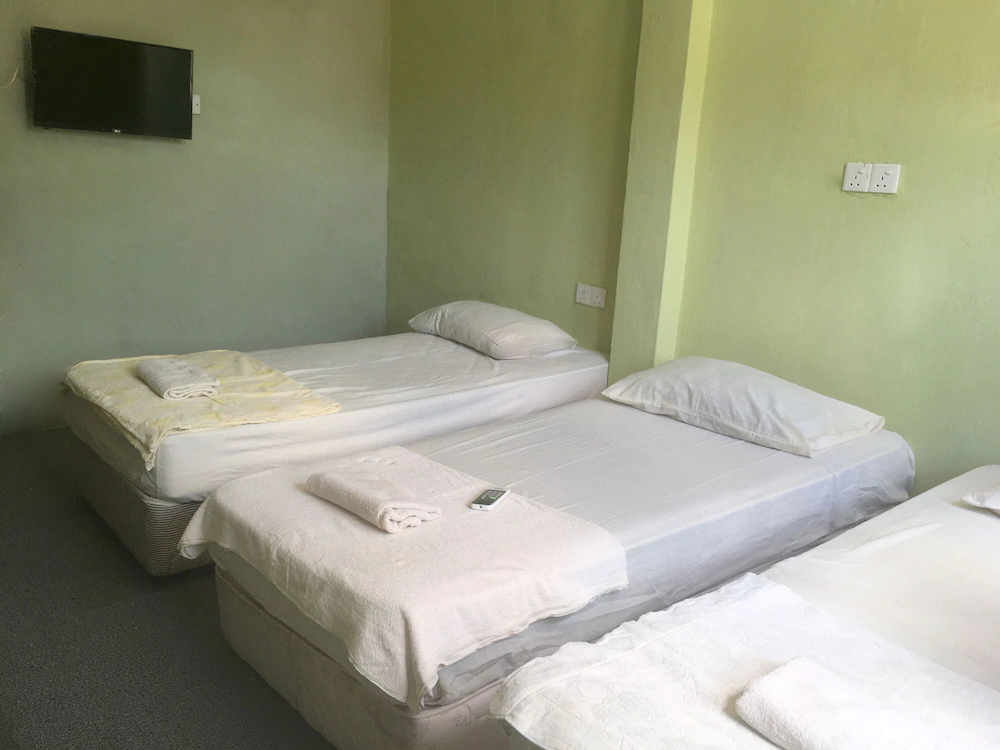 Naiim Hotel by OYO Rooms