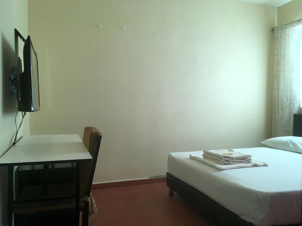 Naiim Hotel by OYO Rooms