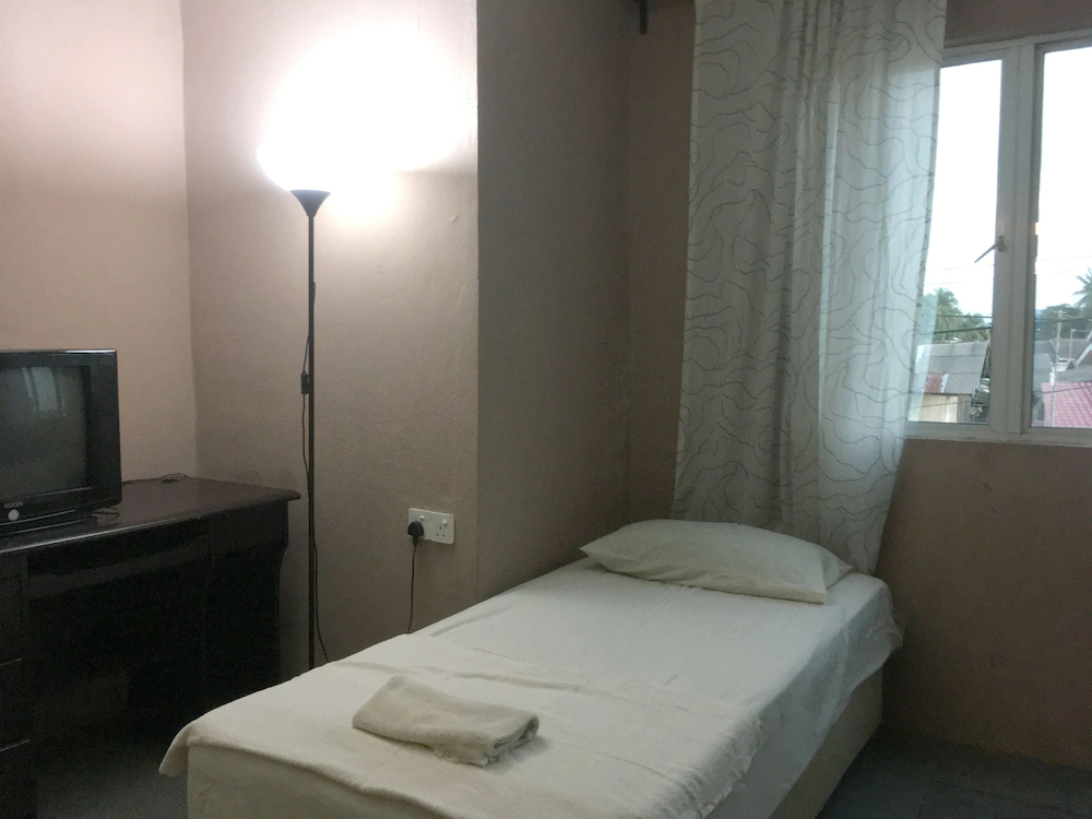 Naiim Hotel by OYO Rooms