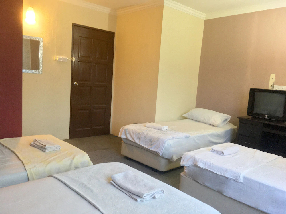 Naiim Hotel by OYO Rooms
