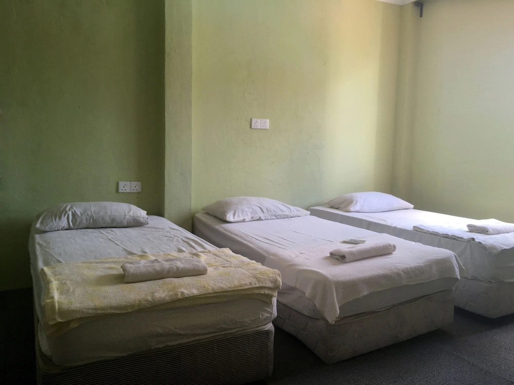 Naiim Hotel by OYO Rooms