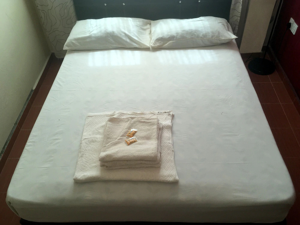 Naiim Hotel by OYO Rooms