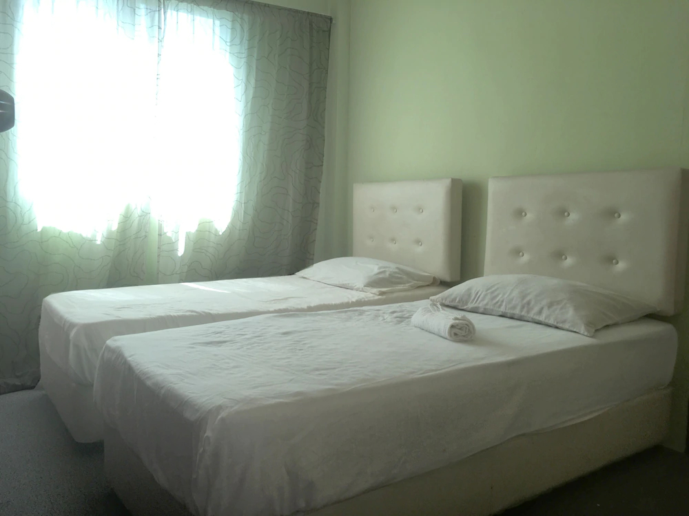 Naiim Hotel by OYO Rooms