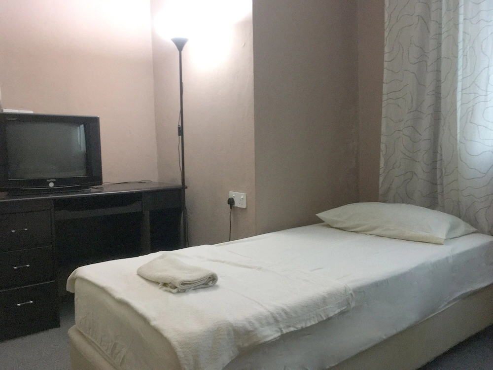 Naiim Hotel by OYO Rooms