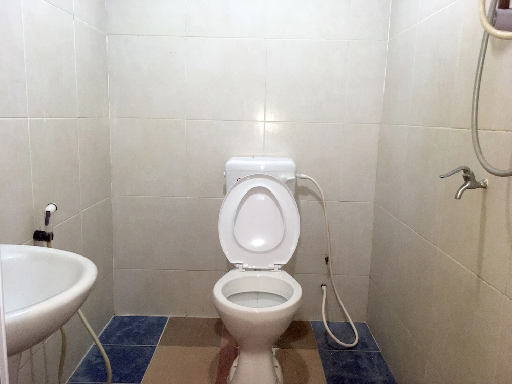 Naiim Hotel by OYO Rooms