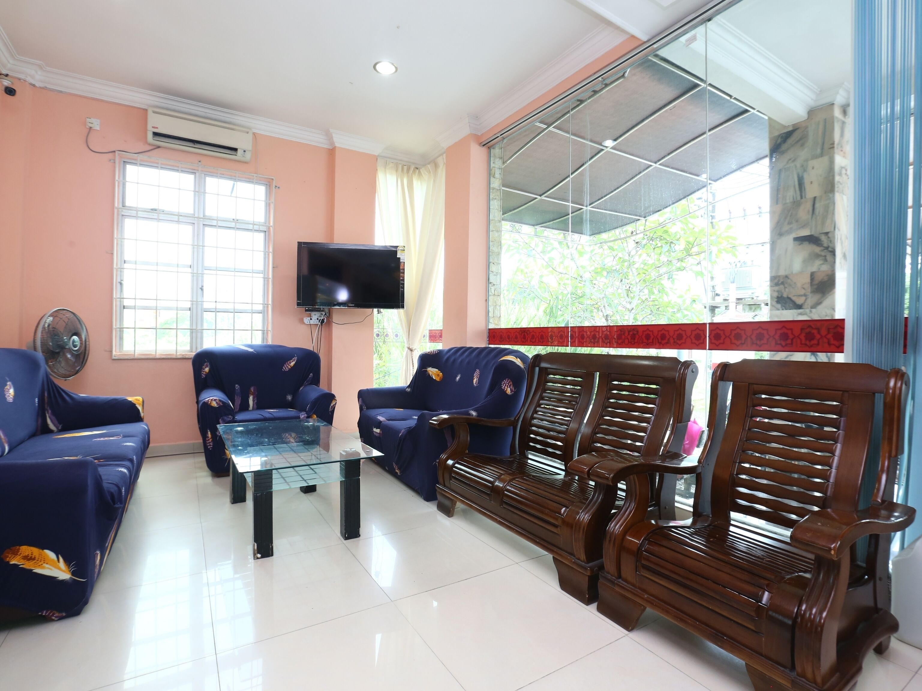 Sa Villa Holiday Inn by OYO Rooms