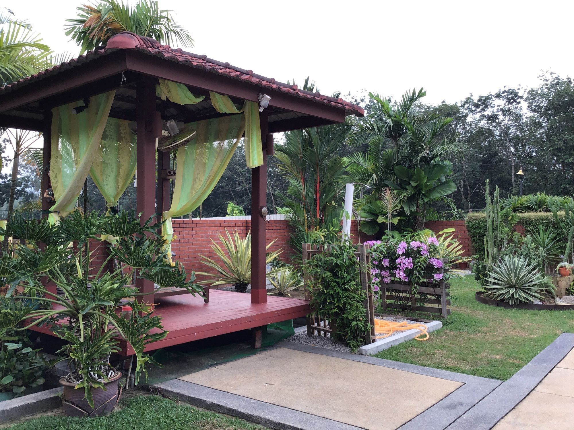 Teshar Gardens
