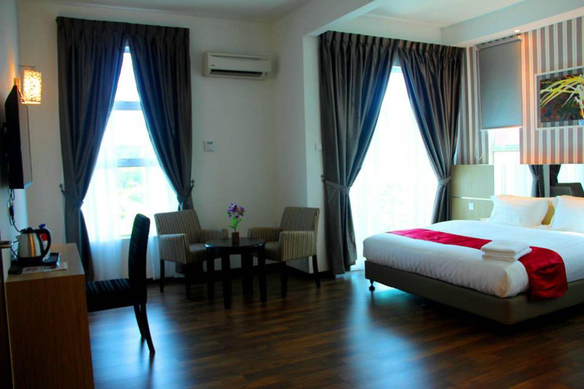 906 Premier Hotel