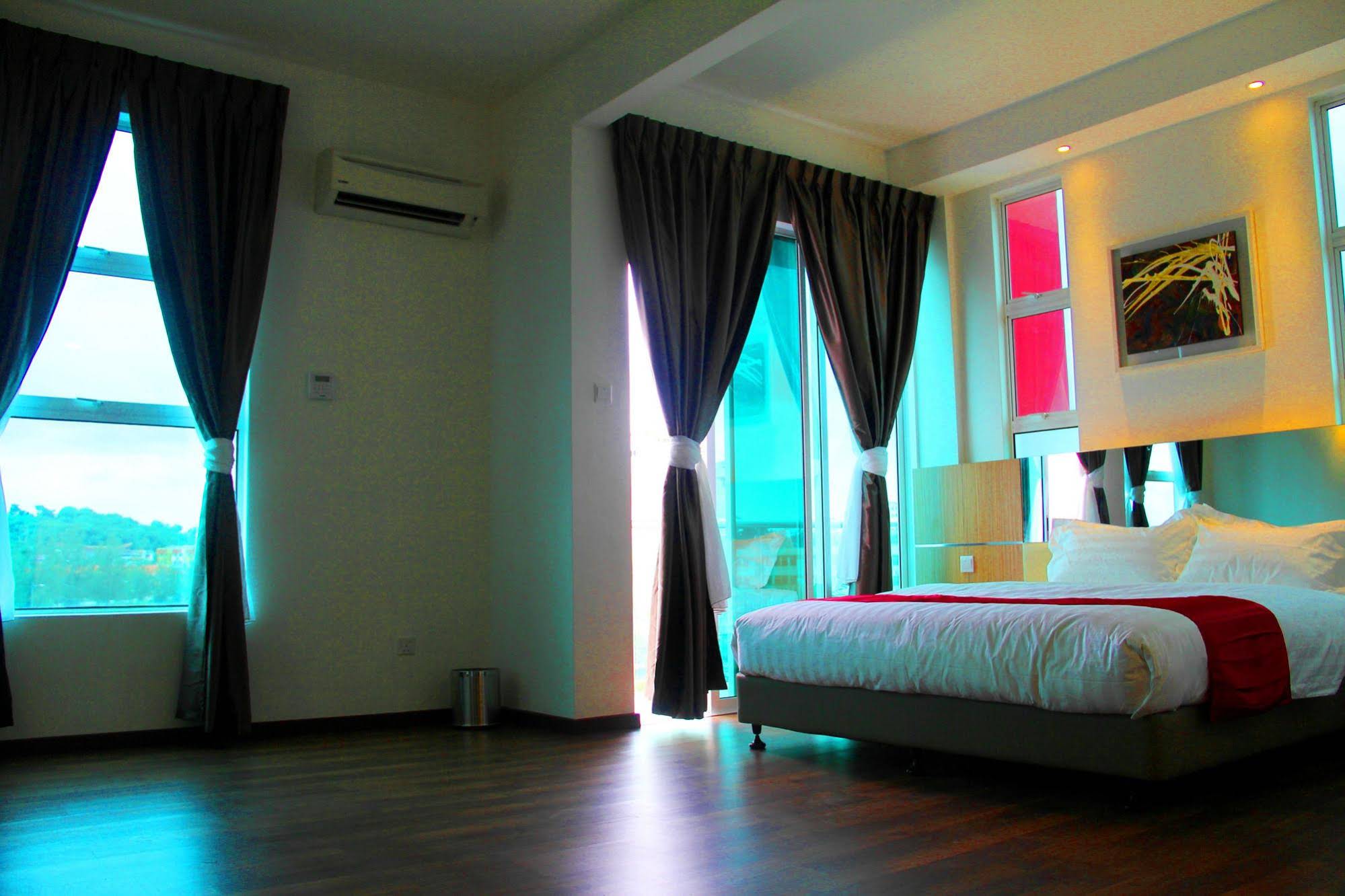 906 Premier Hotel