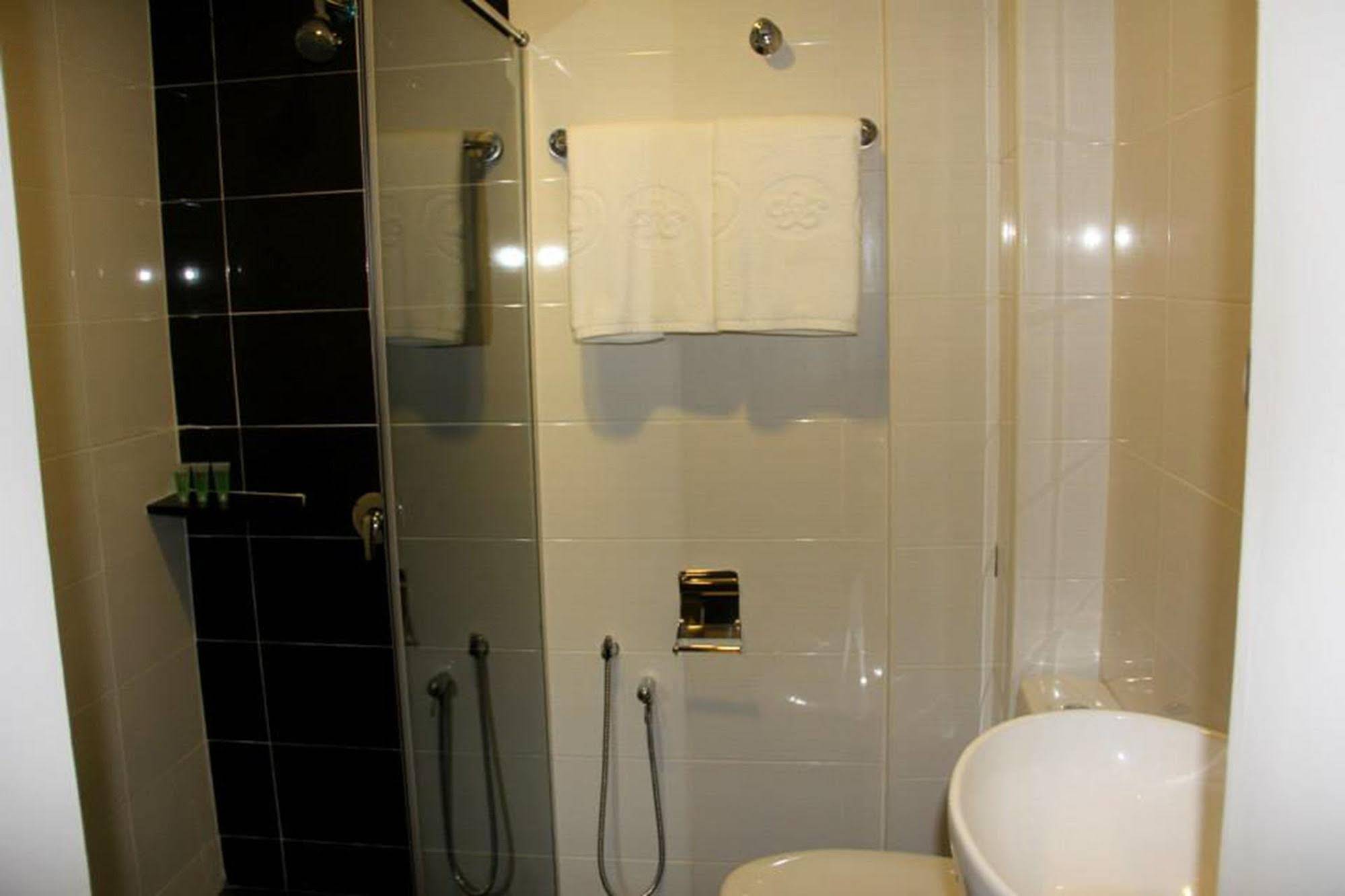 906 Premier Hotel