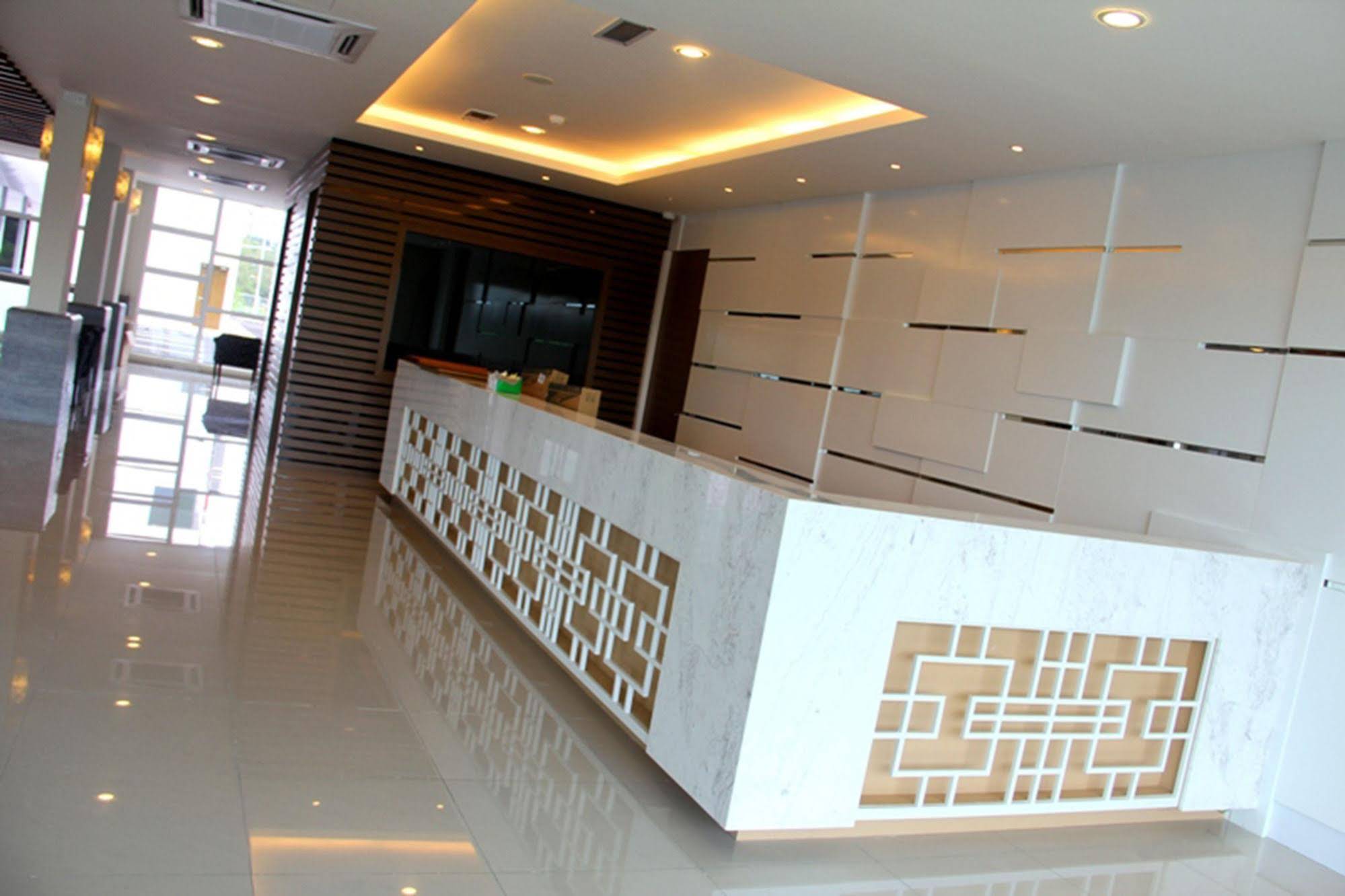 906 Premier Hotel