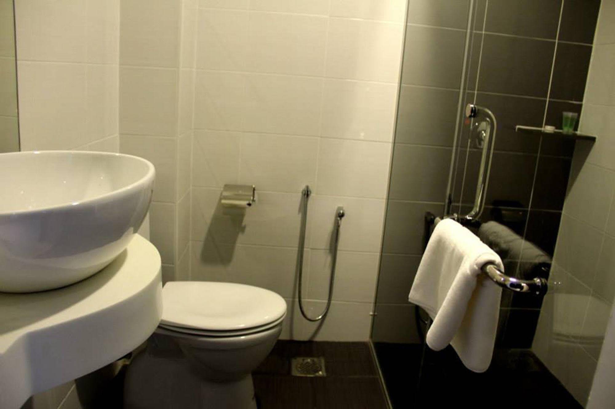 906 Premier Hotel