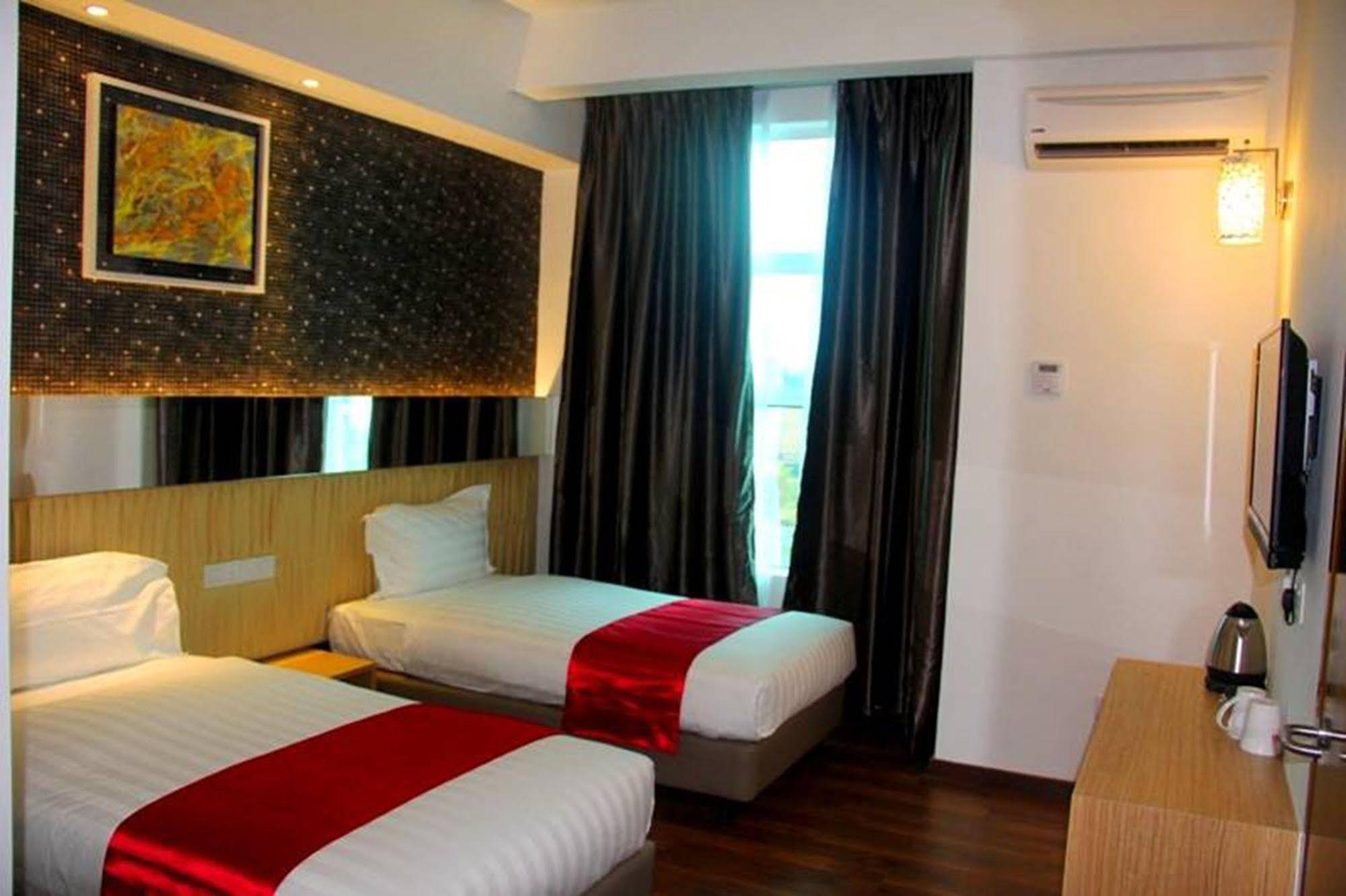 906 Premier Hotel