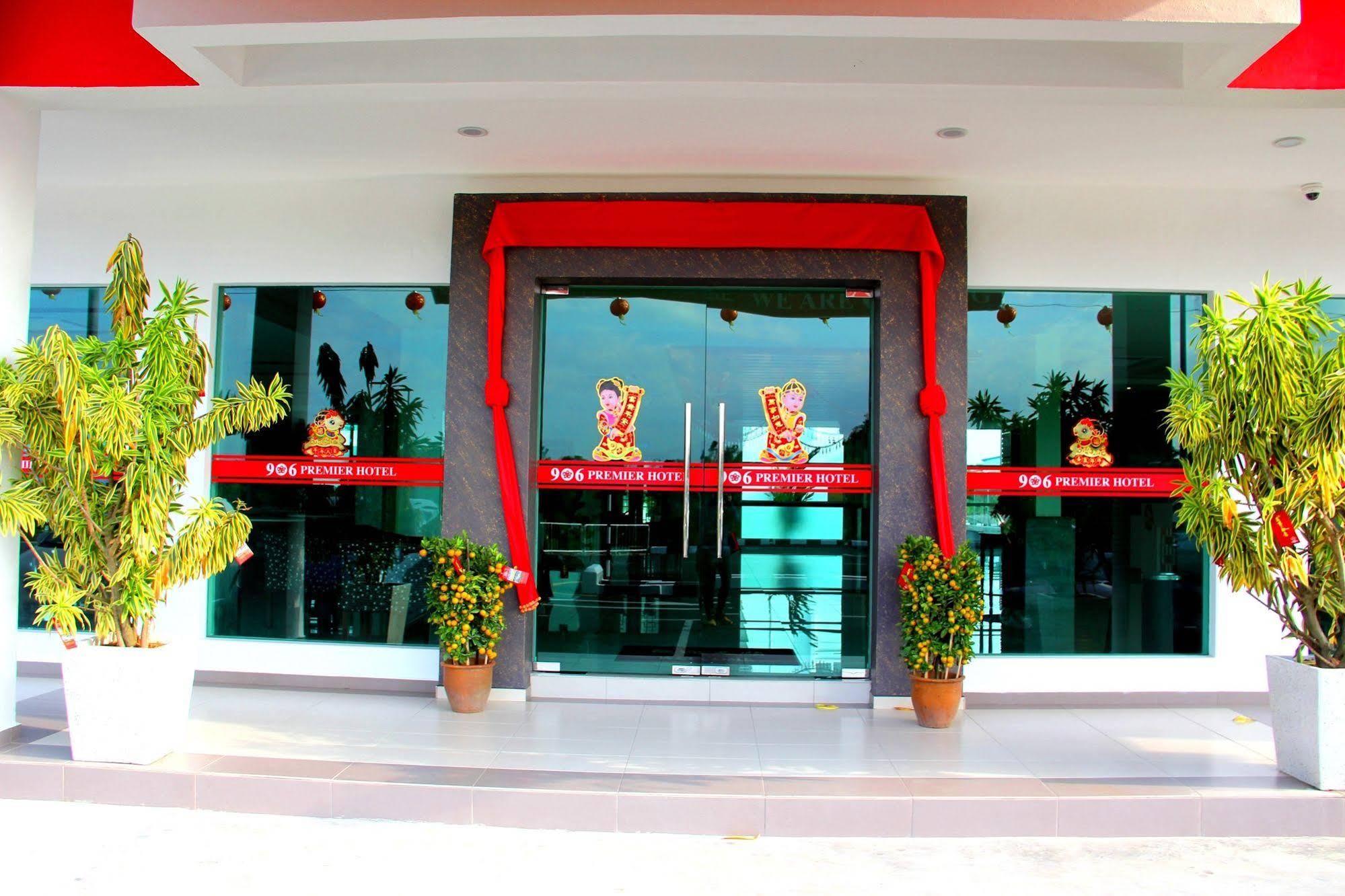 906 Premier Hotel
