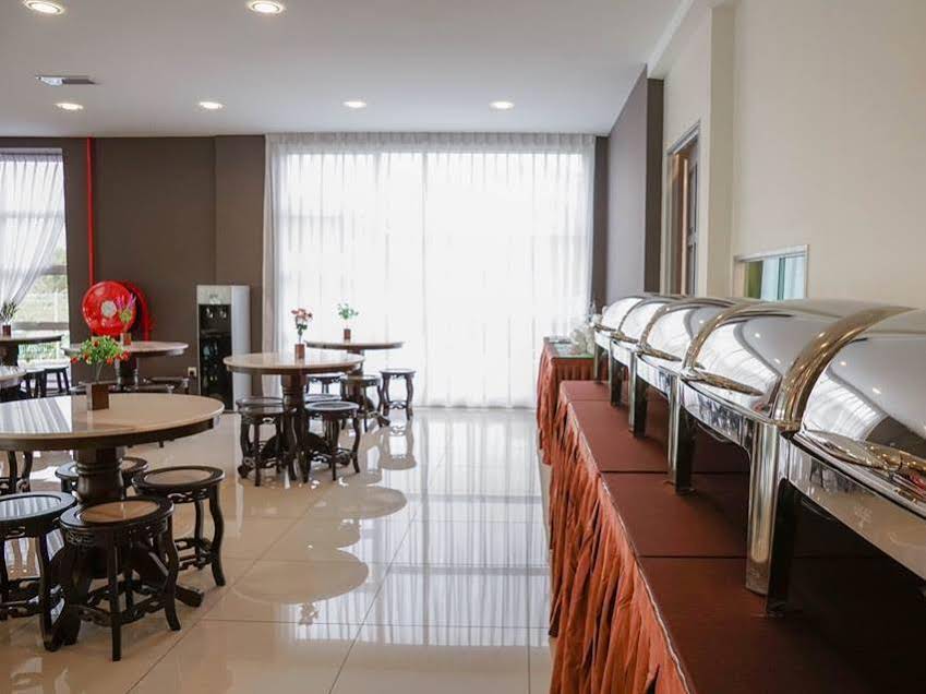 906 Premier Hotel