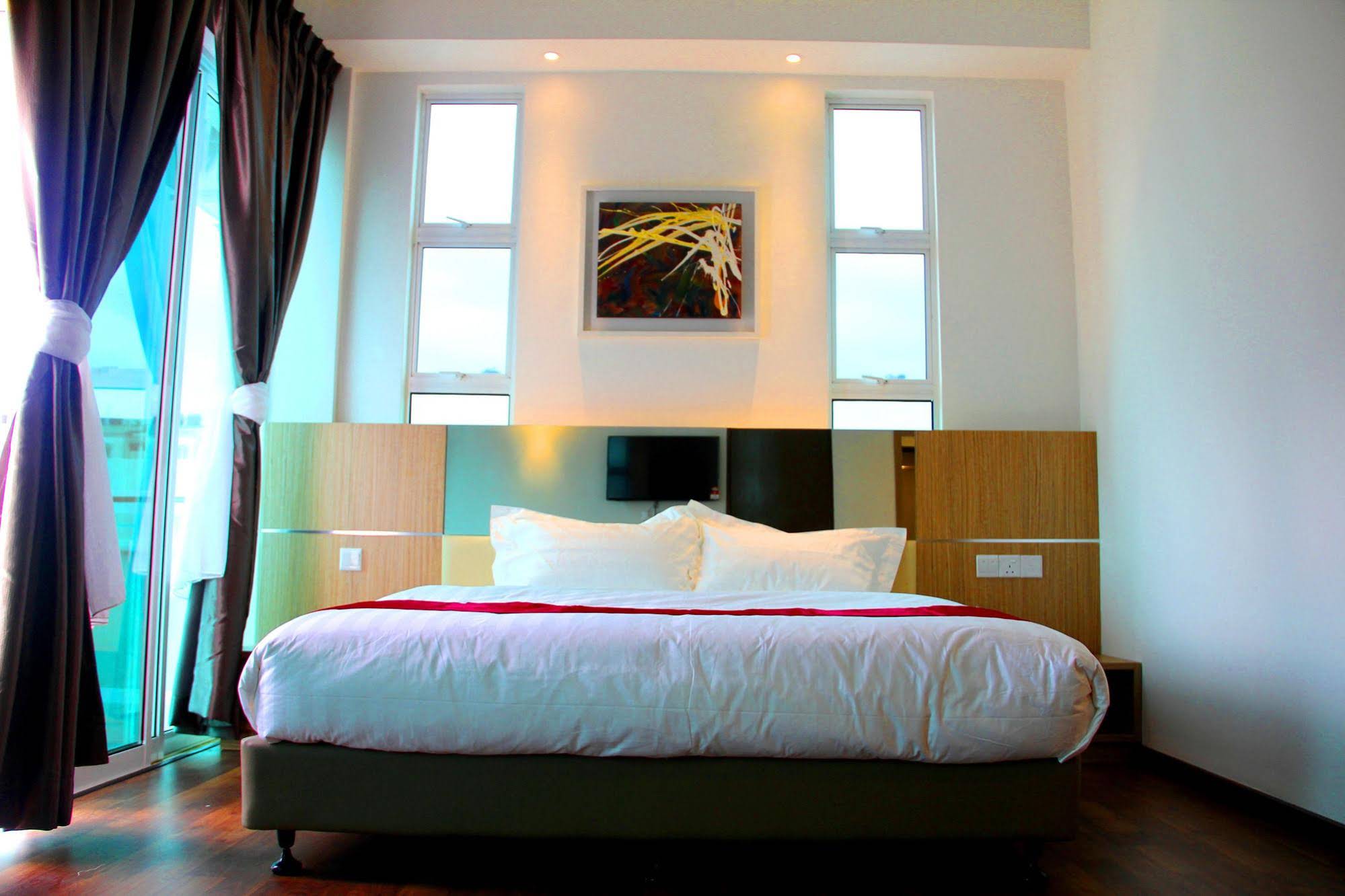 906 Premier Hotel