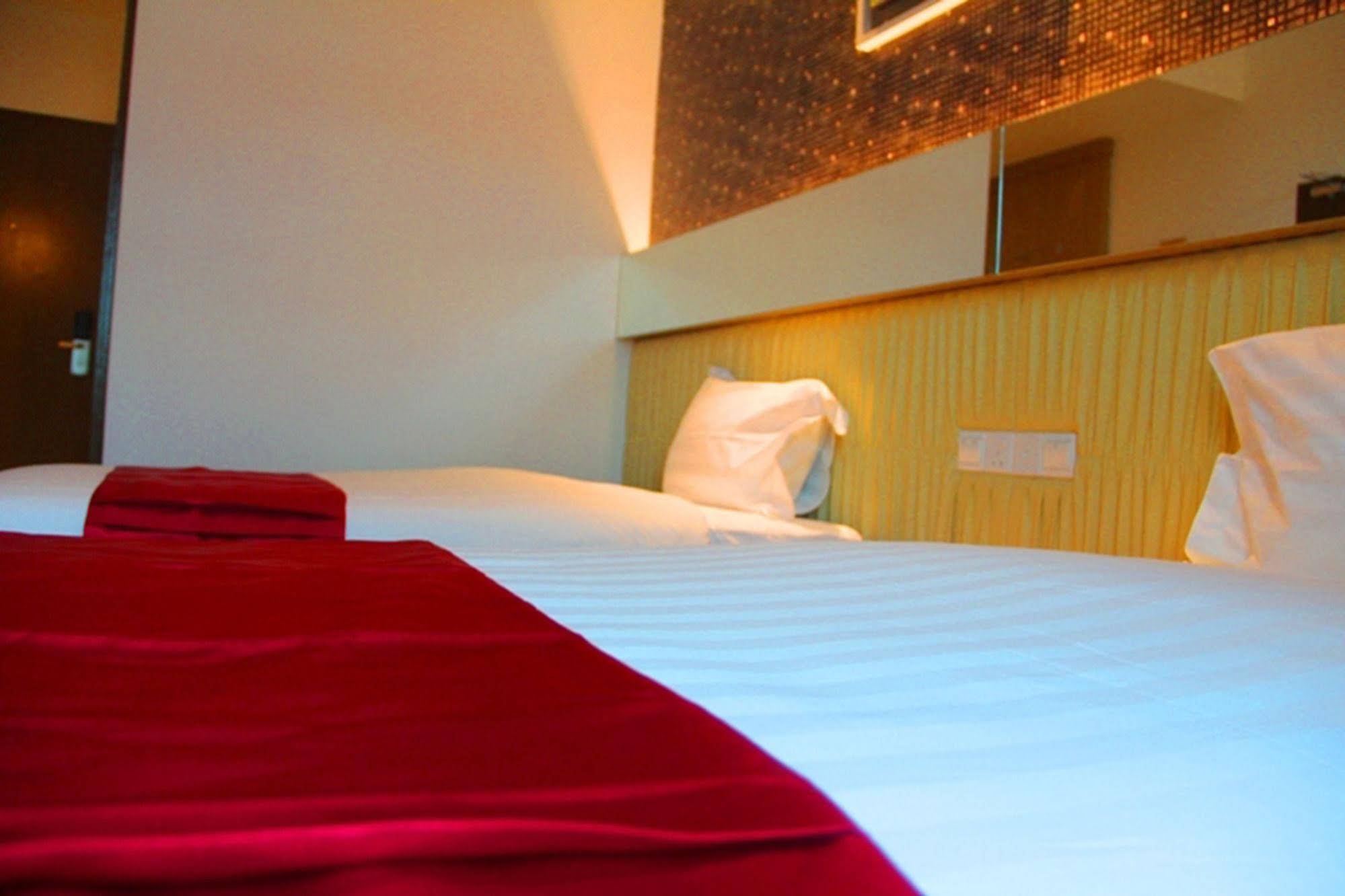 906 Premier Hotel