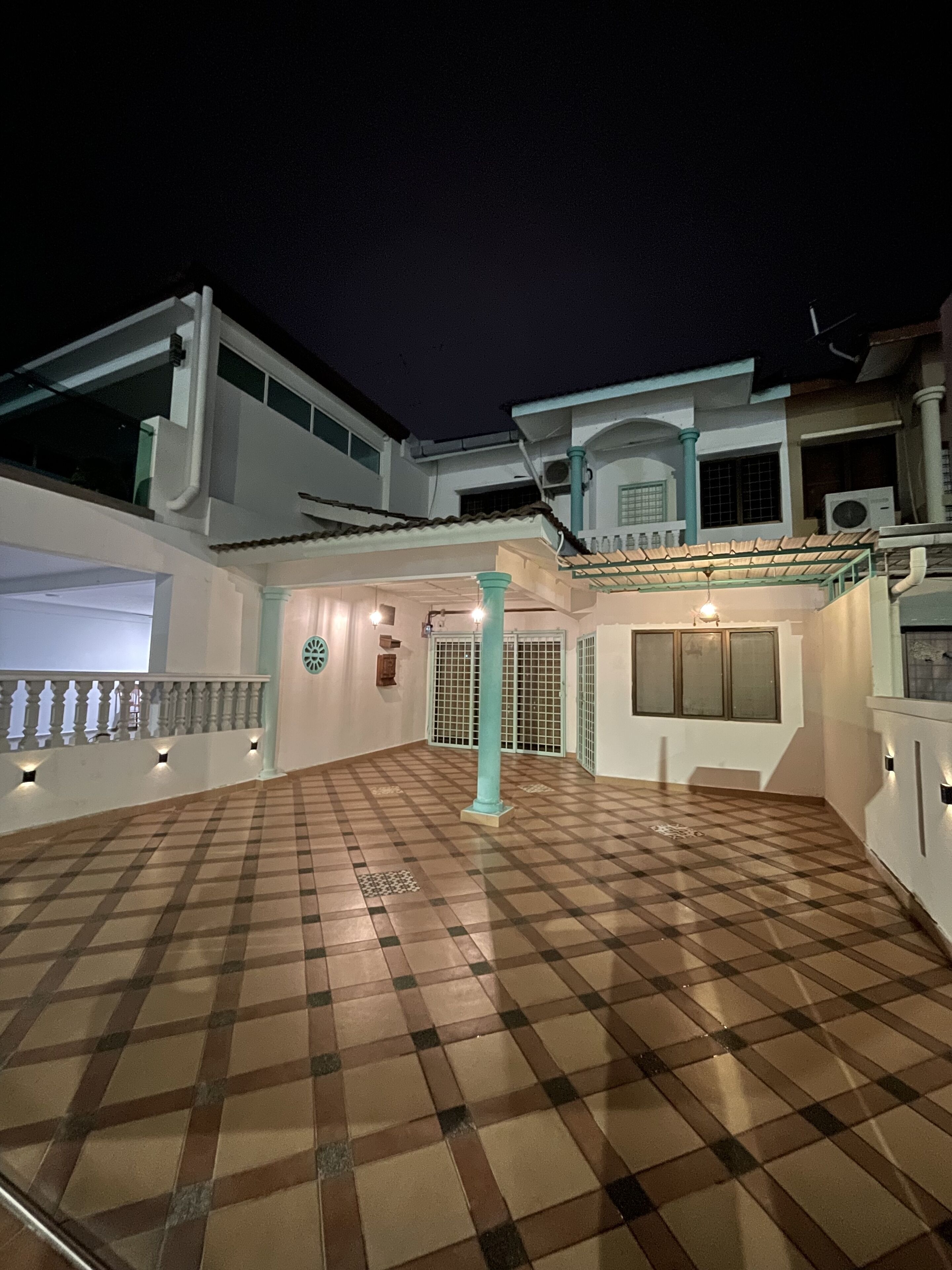 Baba & Charlie Homestay