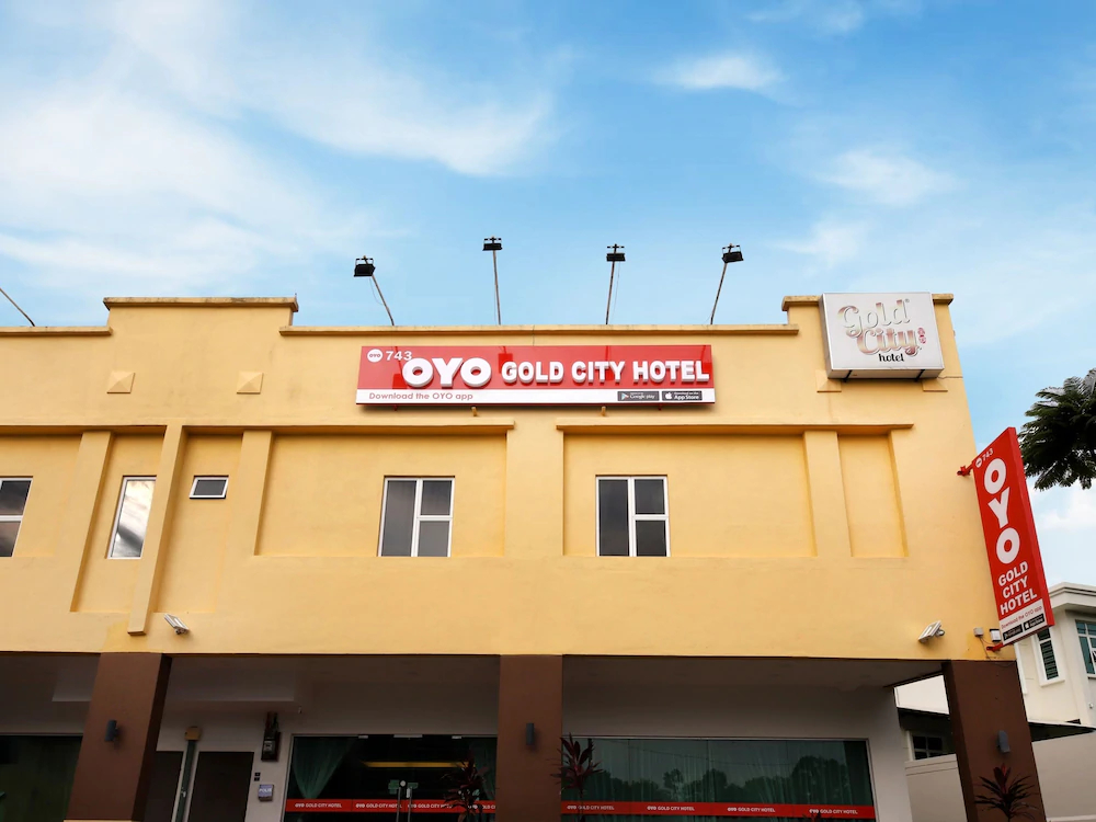 OYO 743 Gold City Hotel