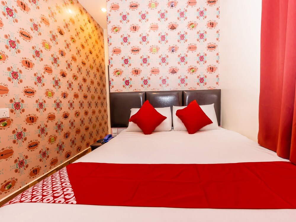 OYO 743 Gold City Hotel