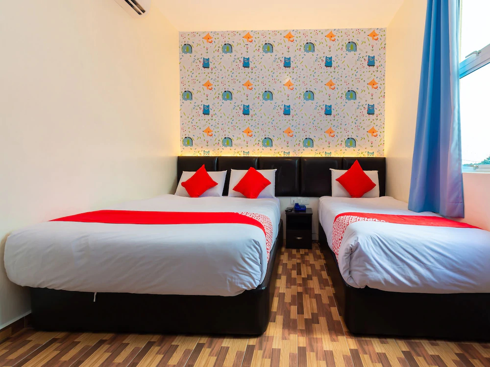OYO 743 Gold City Hotel
