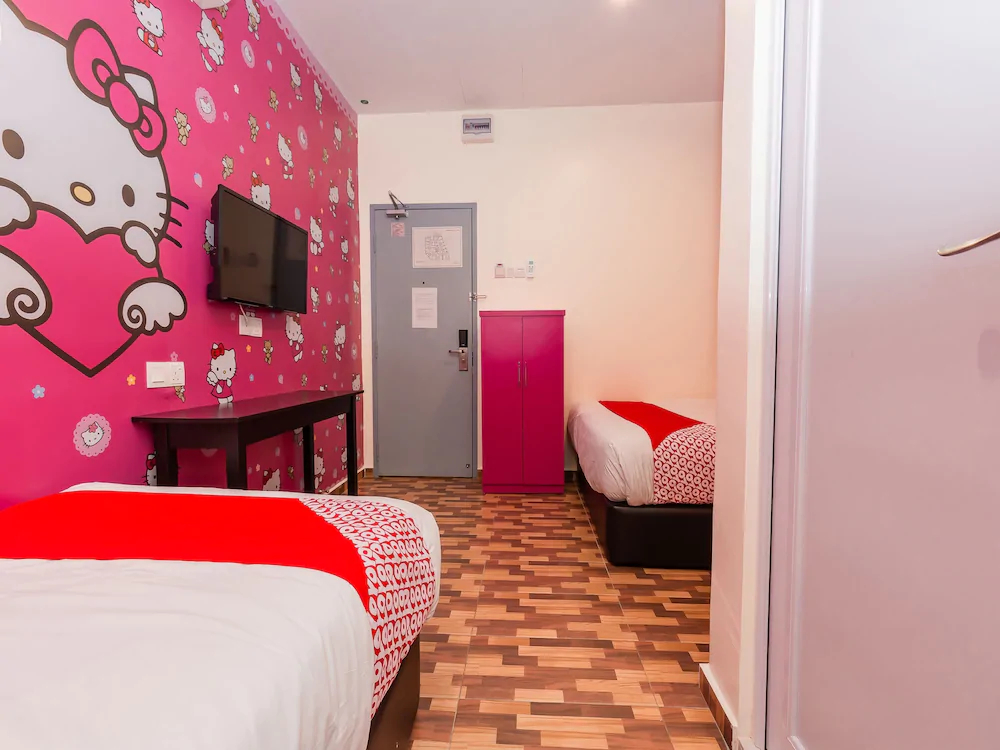 OYO 743 Gold City Hotel