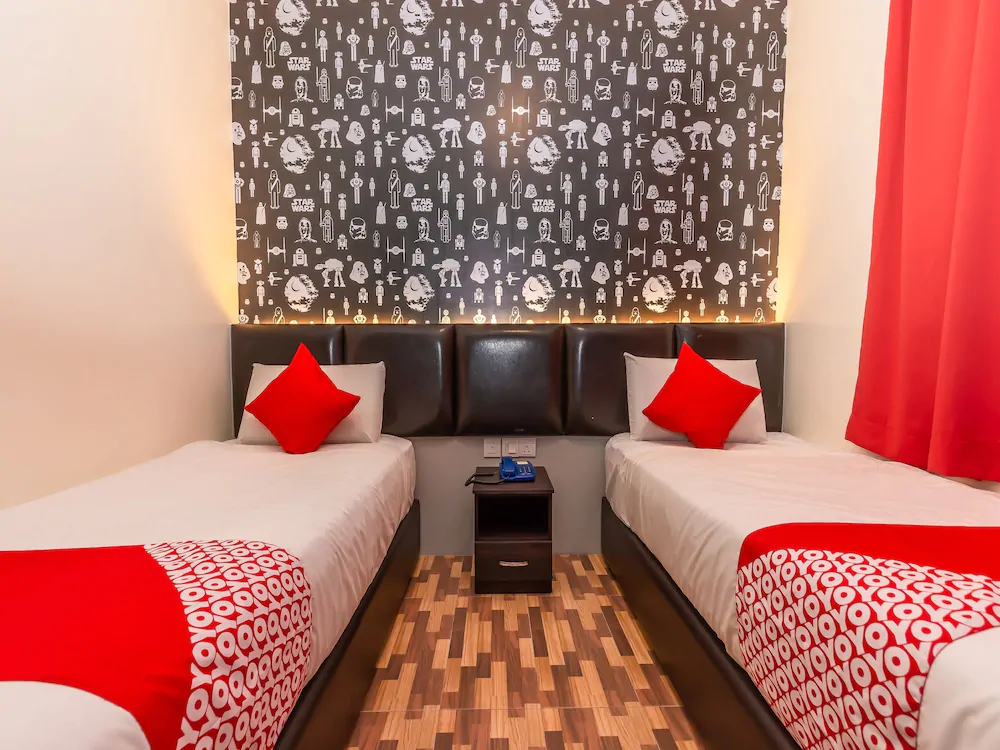OYO 743 Gold City Hotel