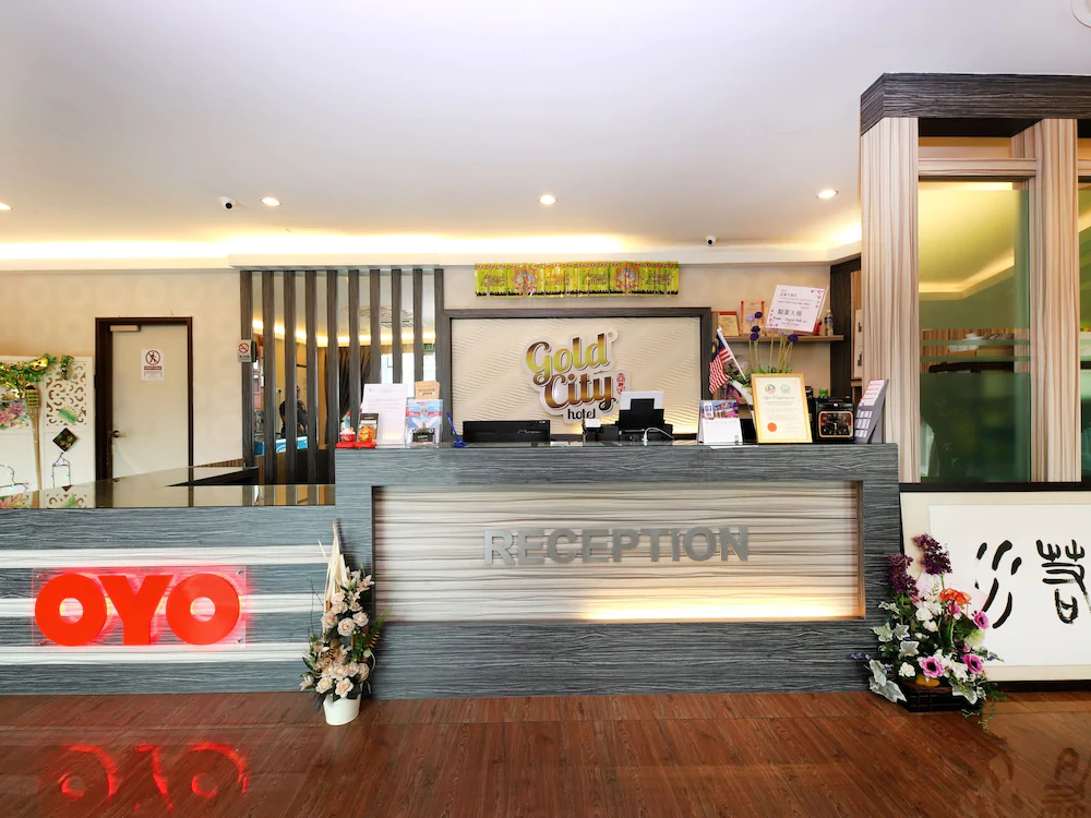 OYO 743 Gold City Hotel