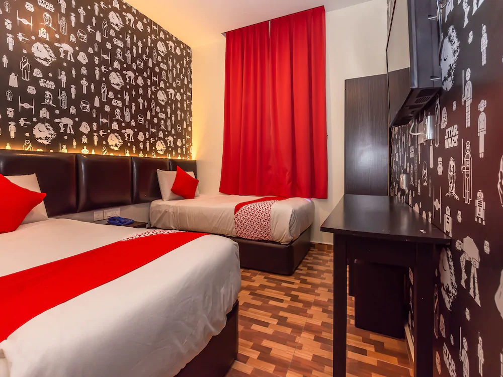 OYO 743 Gold City Hotel