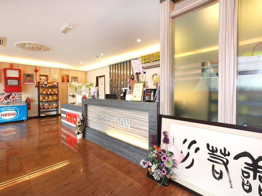 OYO 743 Gold City Hotel