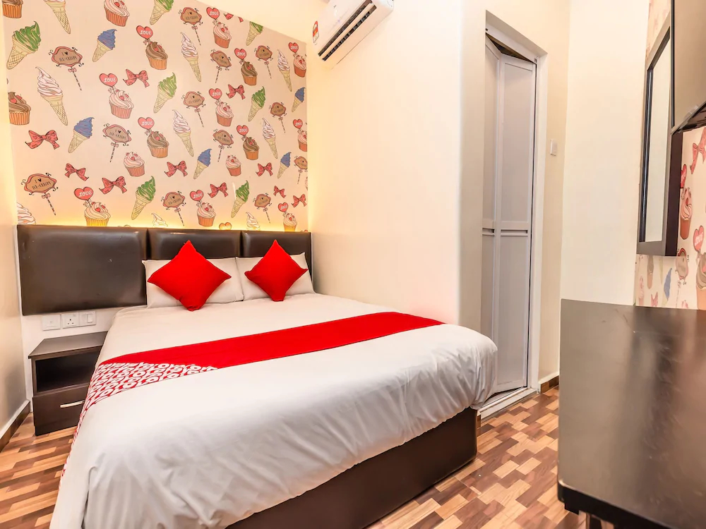 OYO 743 Gold City Hotel