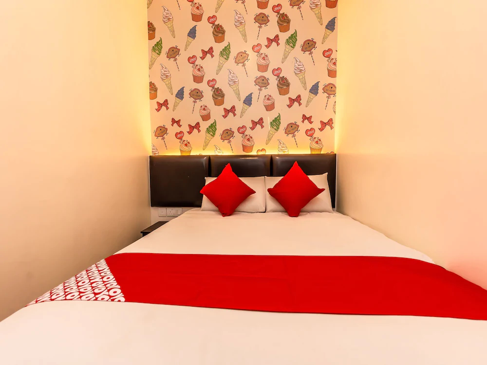 OYO 743 Gold City Hotel