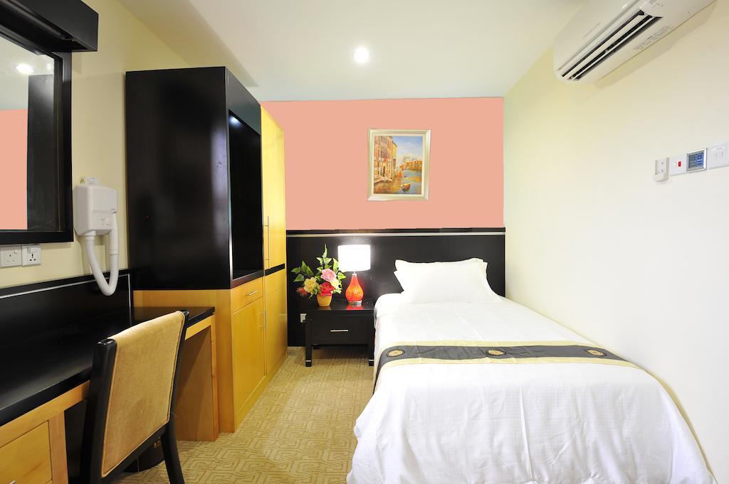 Hallmark Crown Hotel