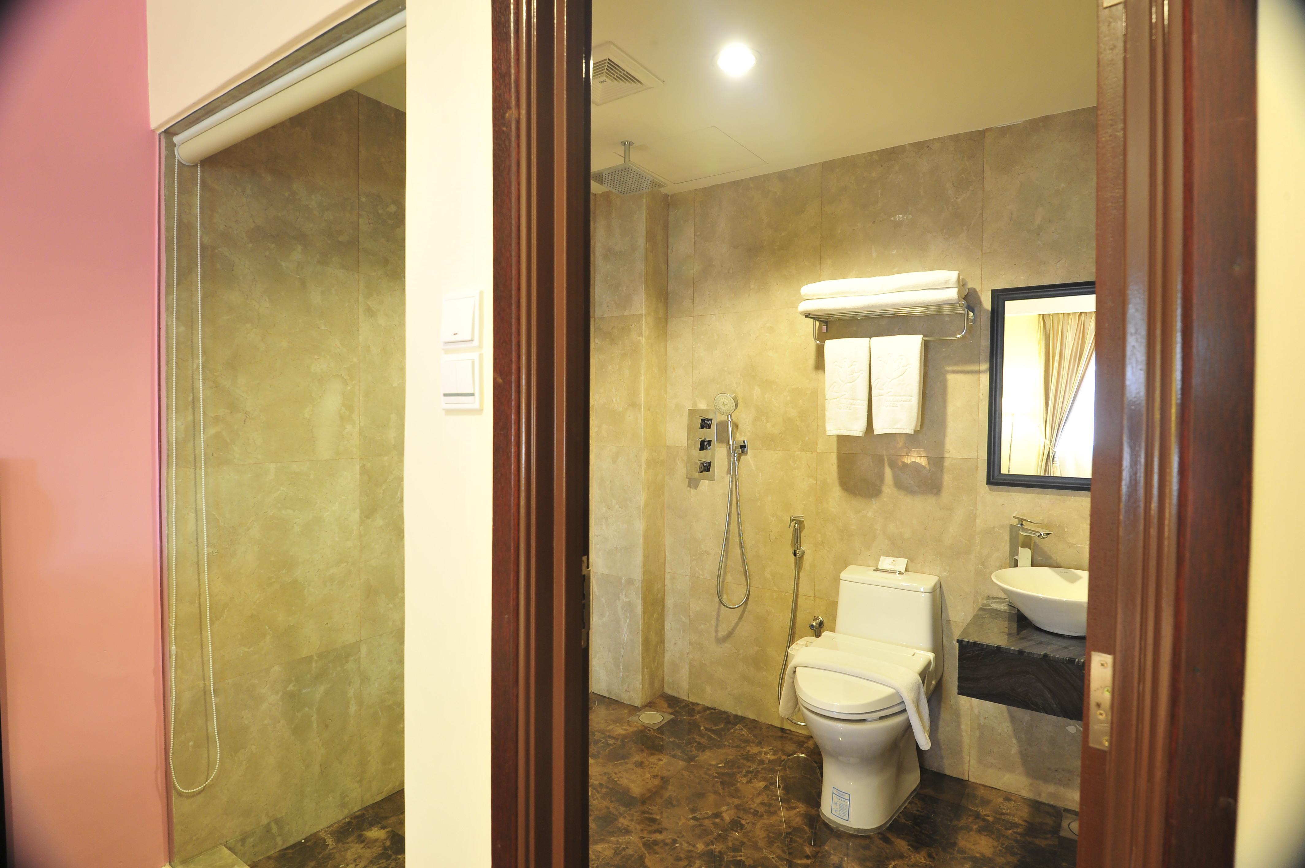 Hallmark Crown Hotel