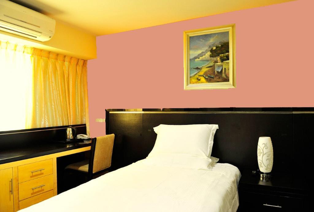 Hallmark Crown Hotel