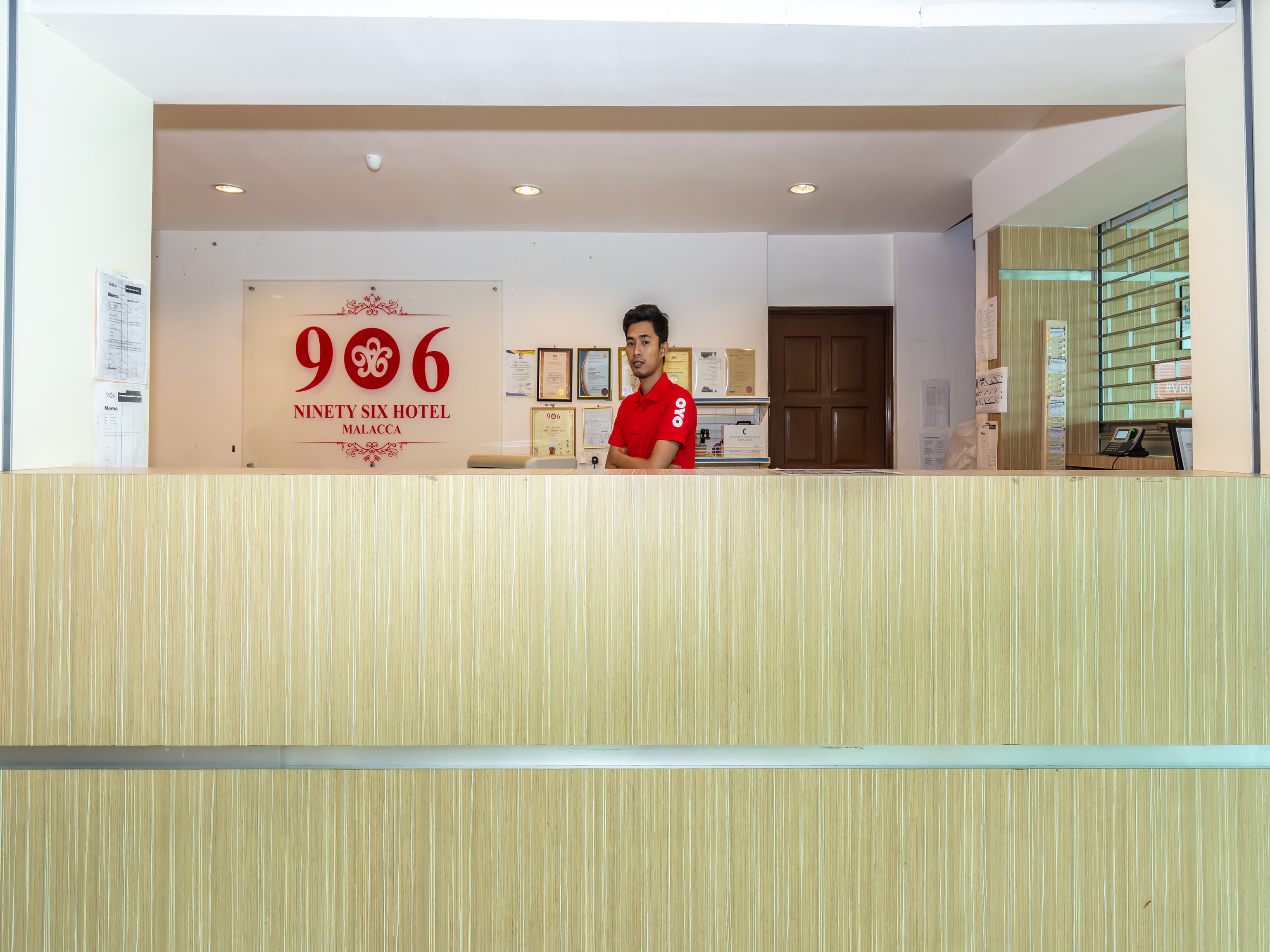 Hotel 906 Airport