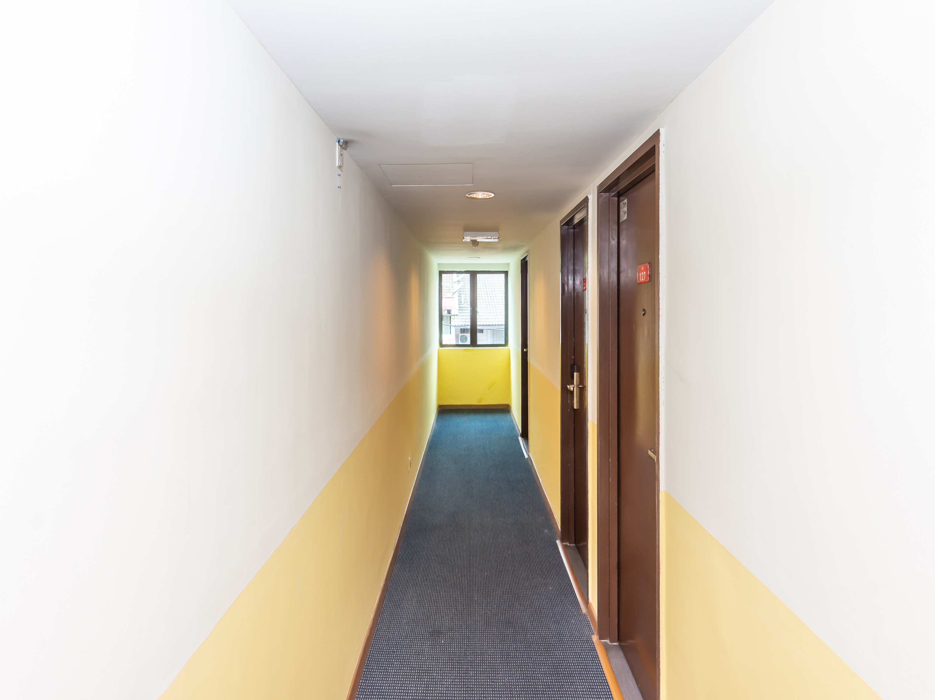 Hotel 906 Airport