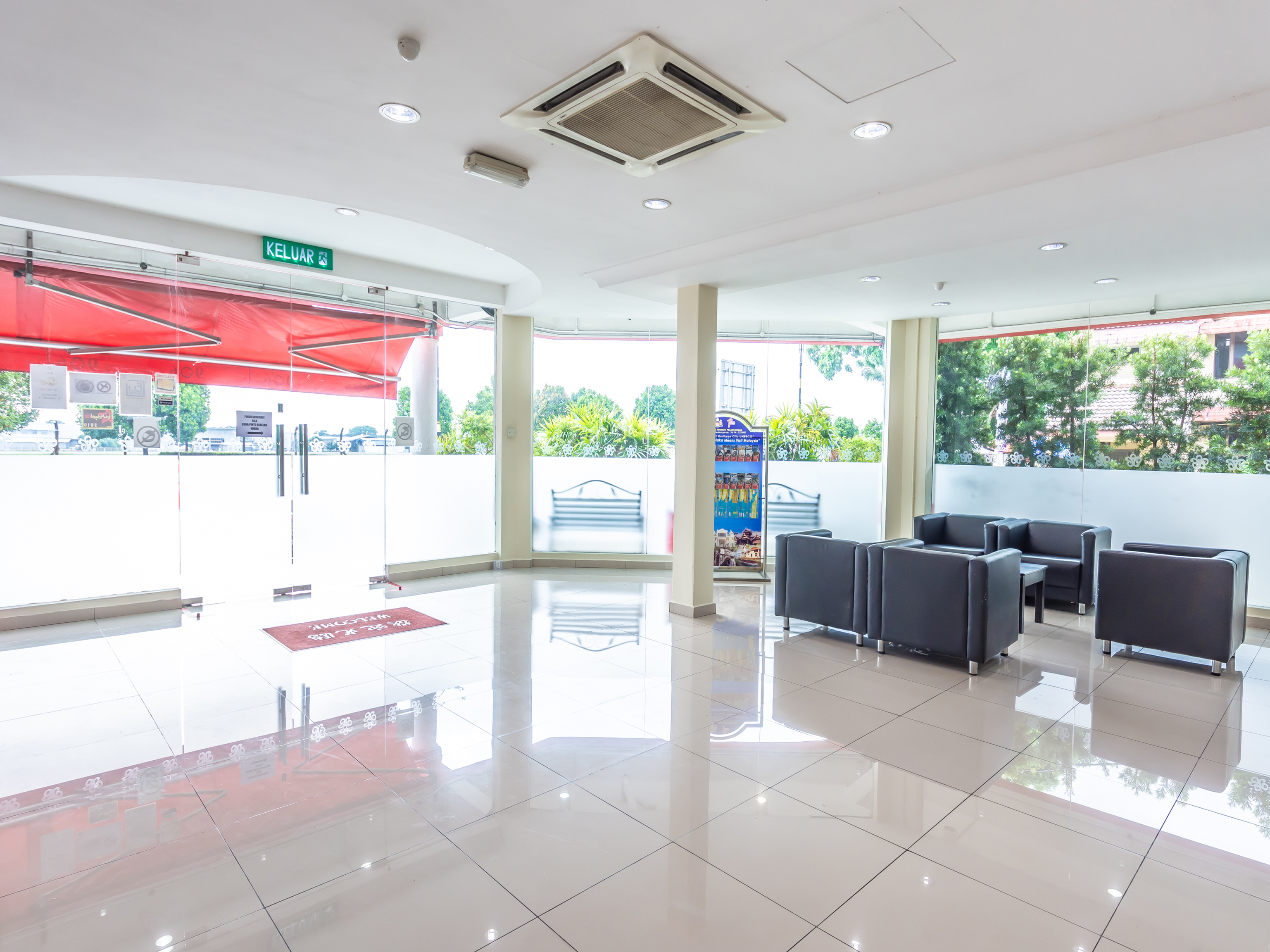 Hotel 906 Airport