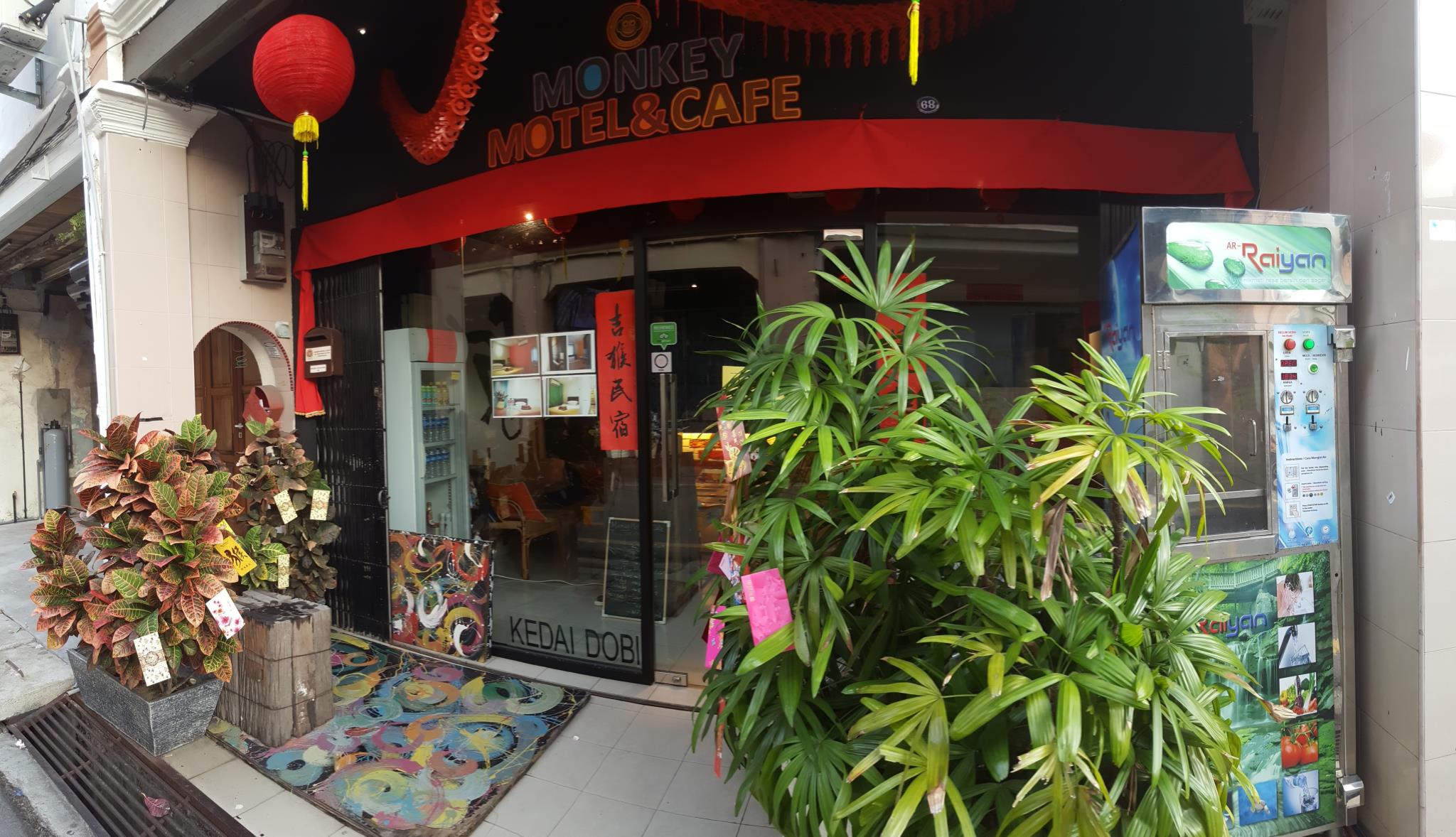 Monkey Motel & Cafe