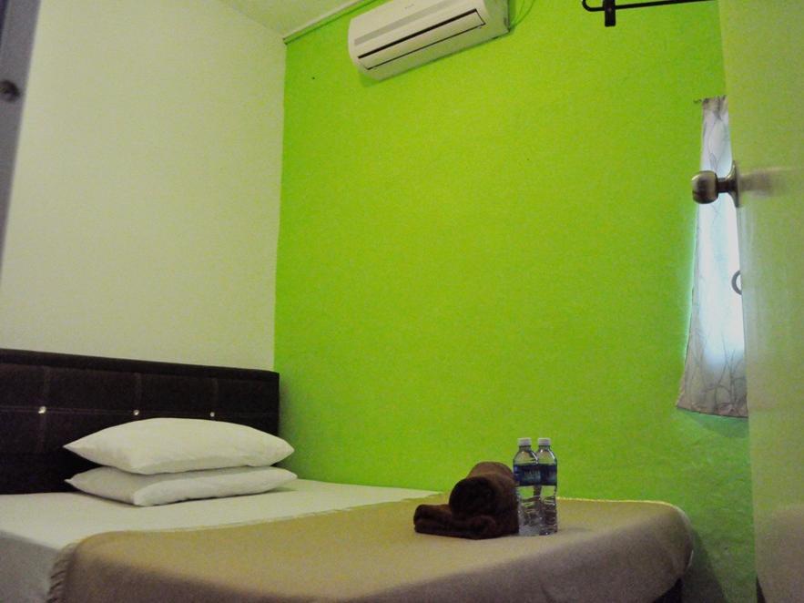 Monkey Motel & Cafe