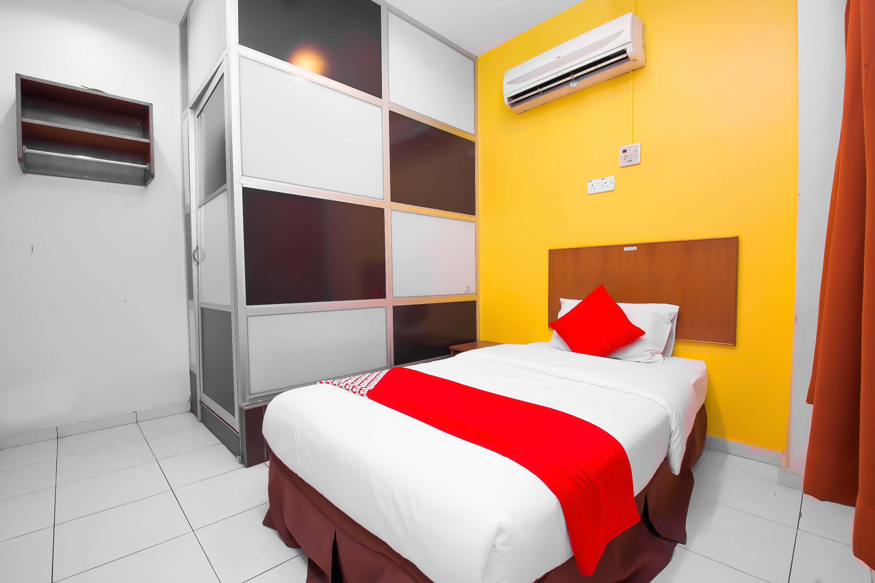 OYO 582 Hotel Walk Inn