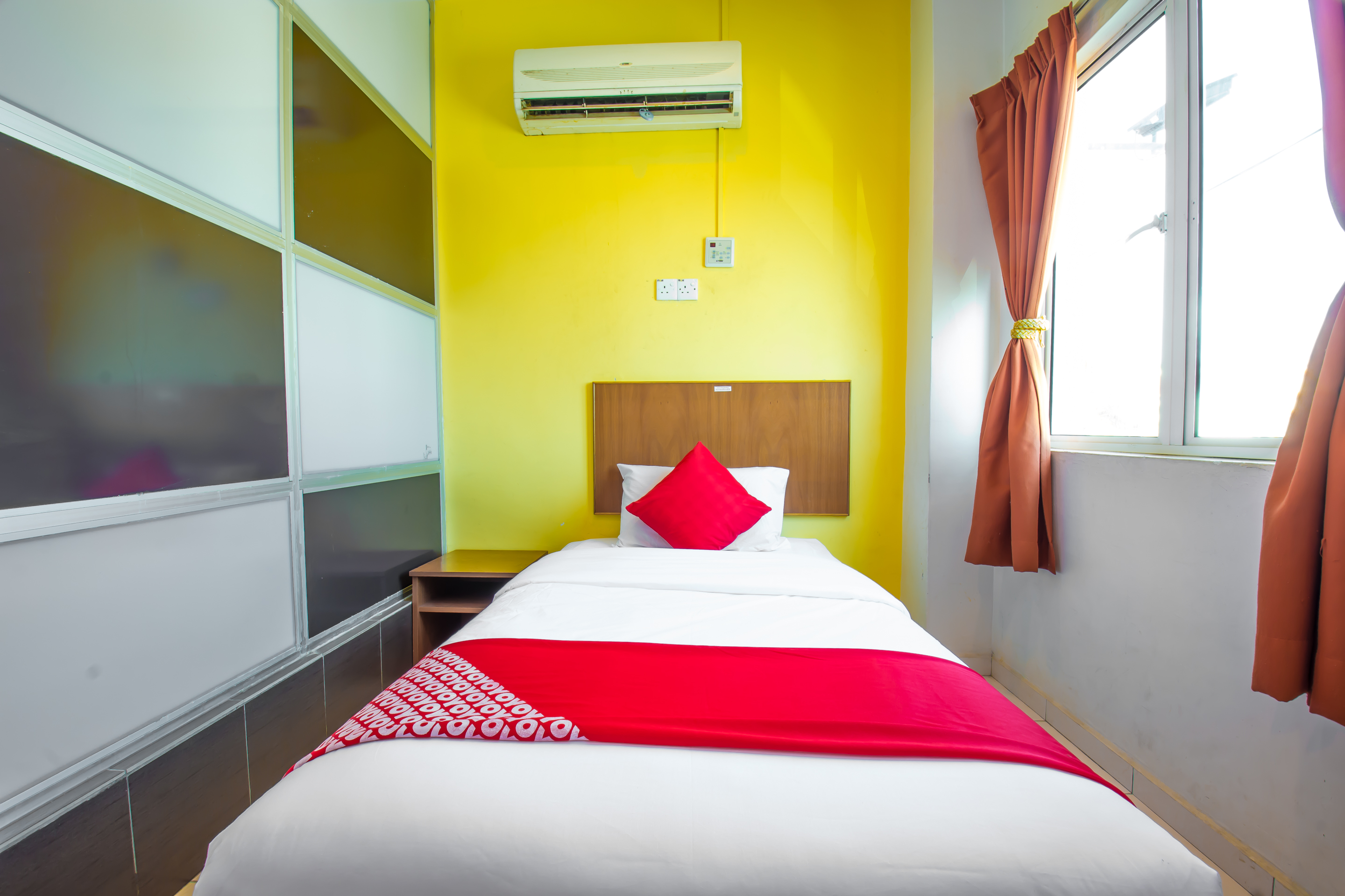 OYO 582 Hotel Walk Inn