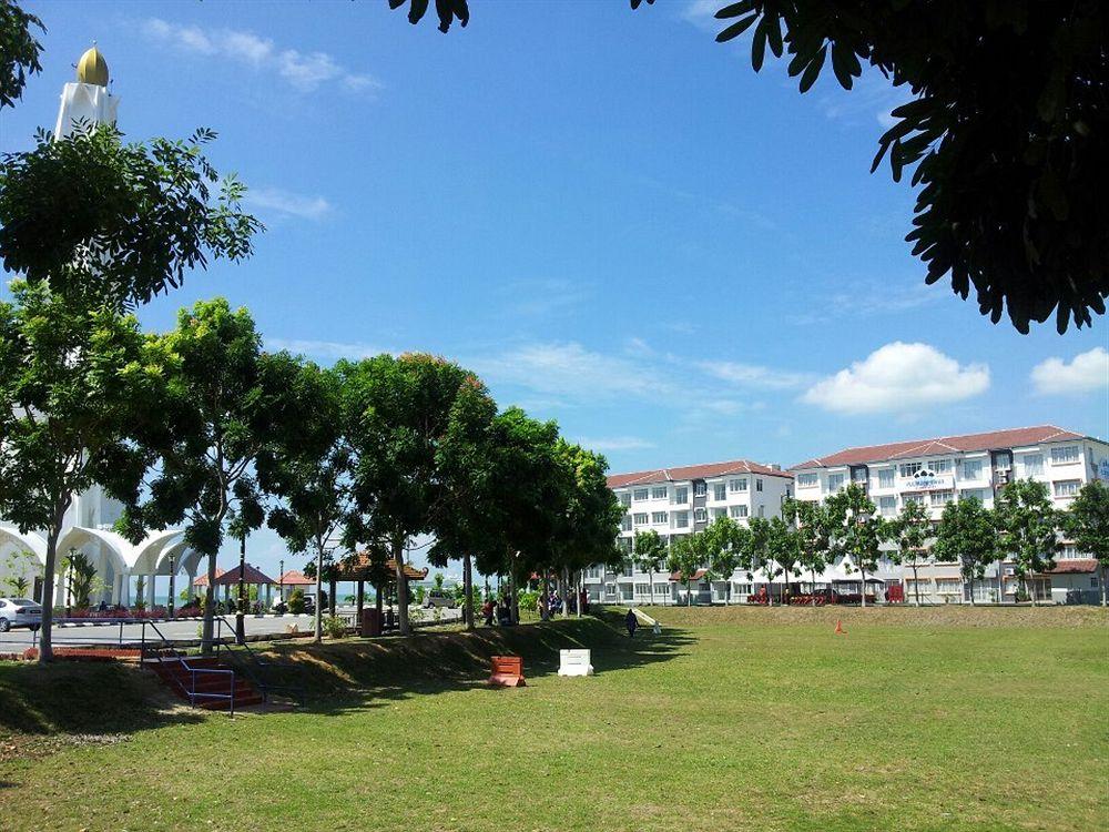 Pulau Melaka Island Stay