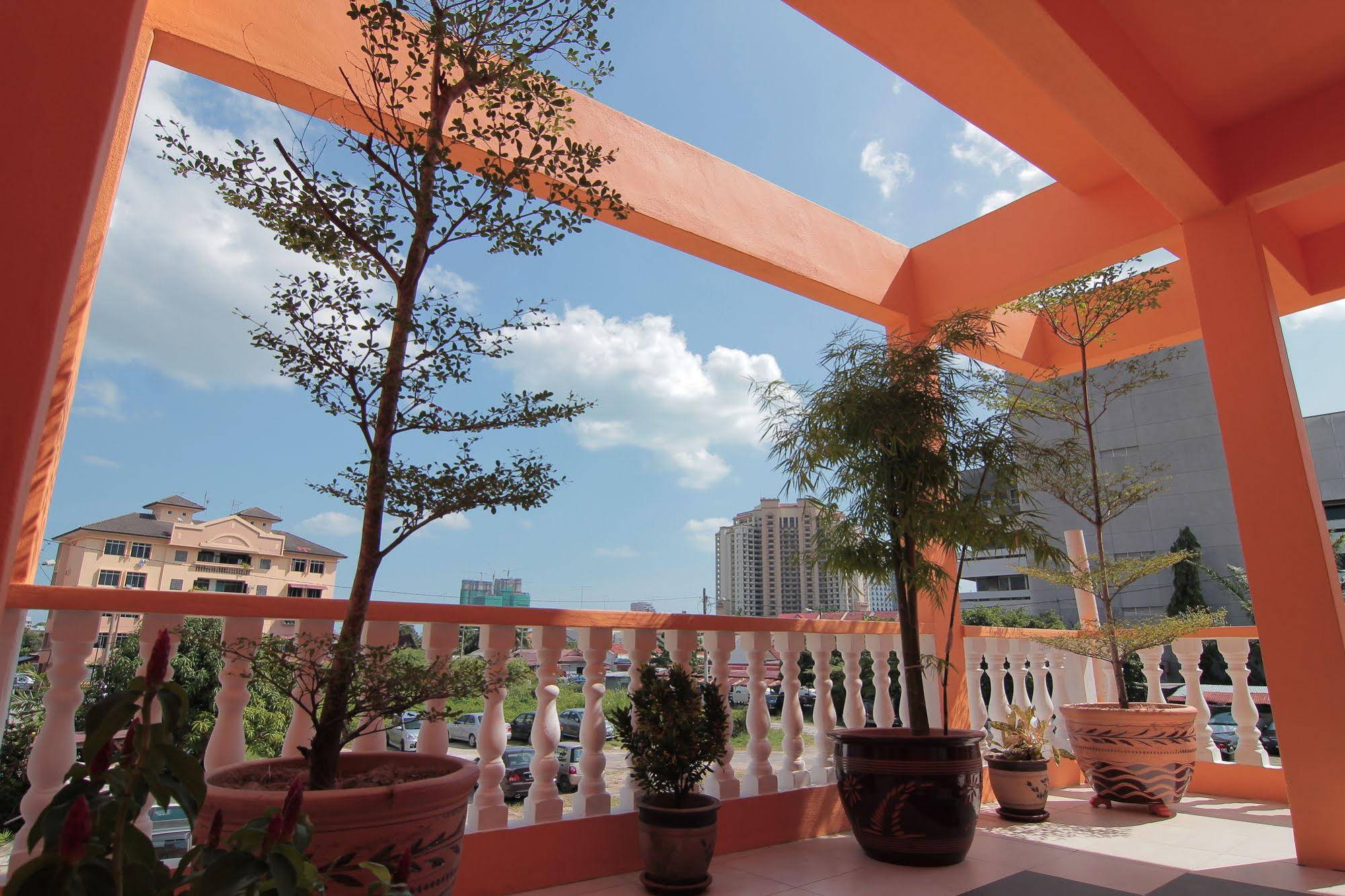 Qish Hotel