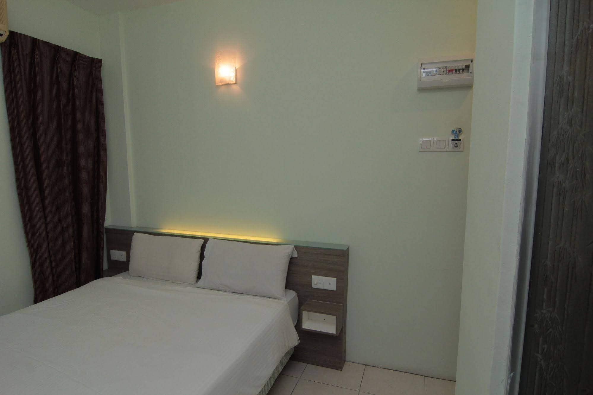 Qish Hotel