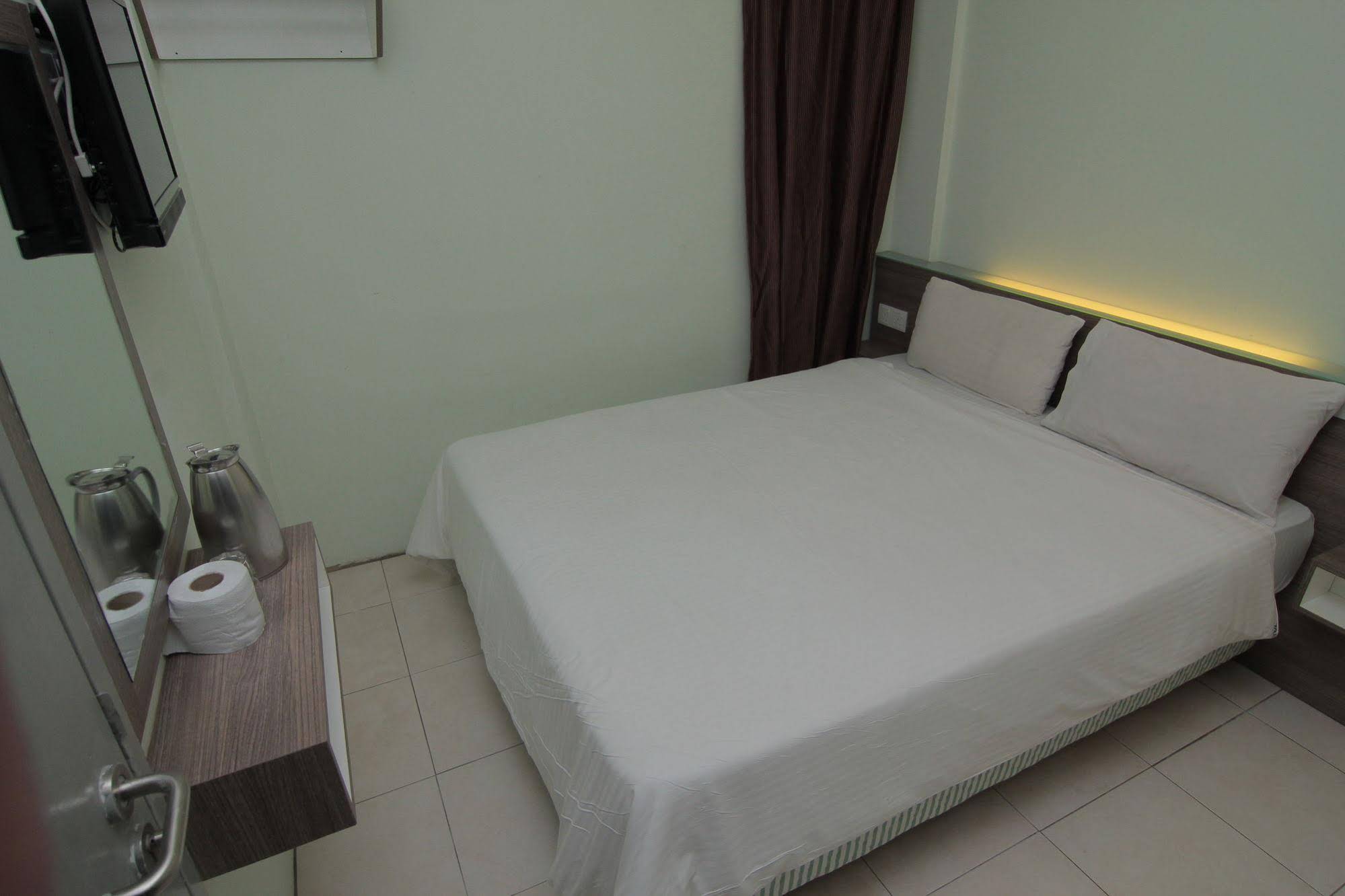 Qish Hotel