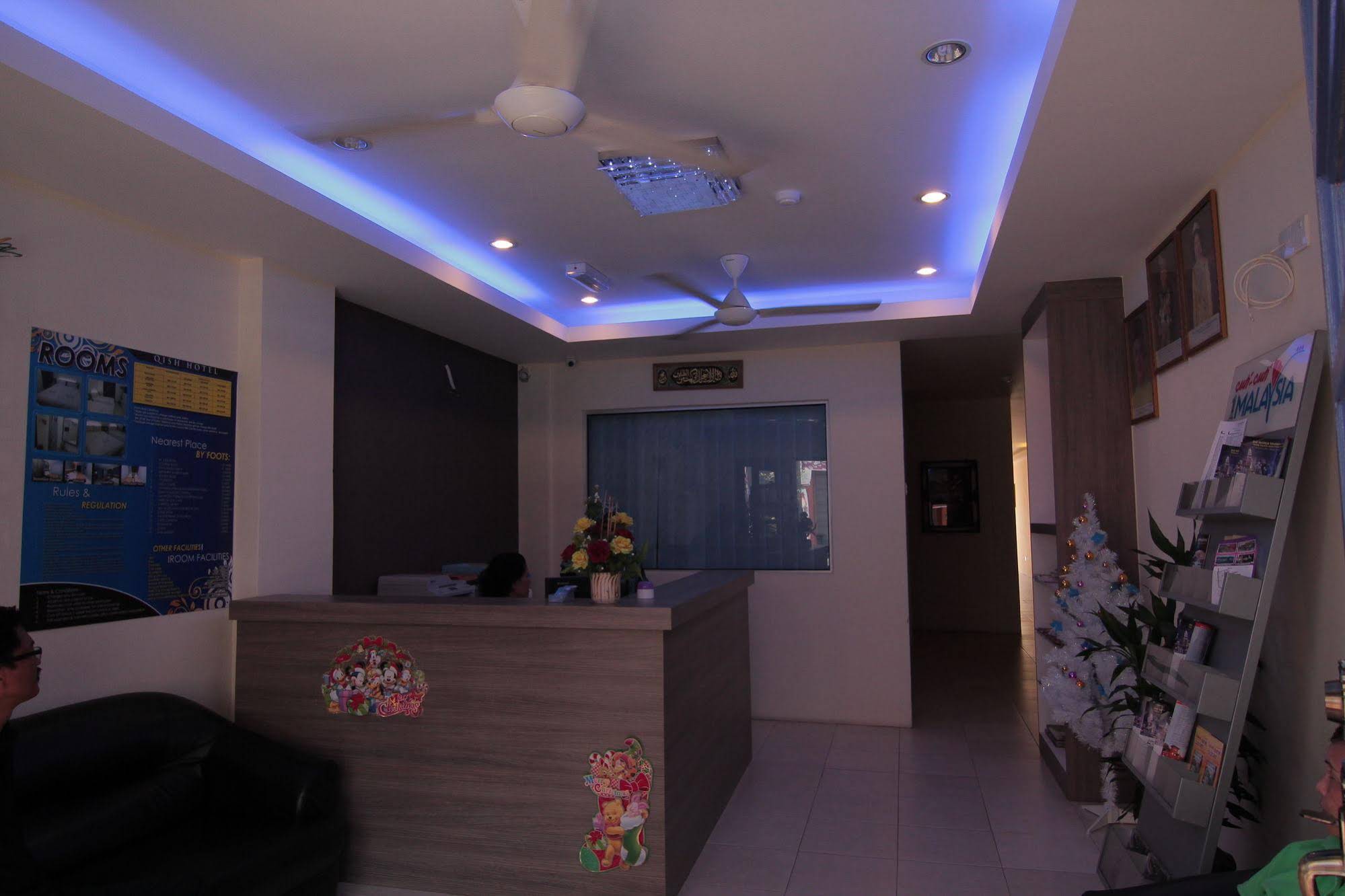 Qish Hotel