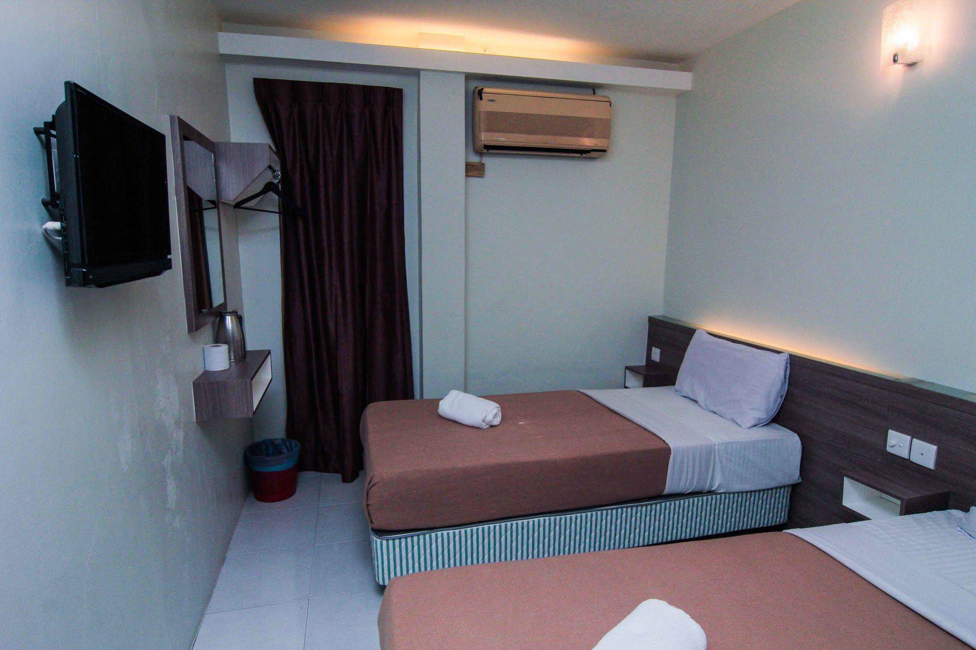 Qish Hotel