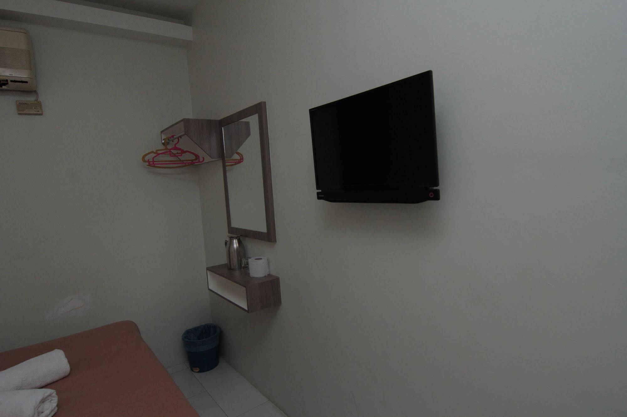 Qish Hotel