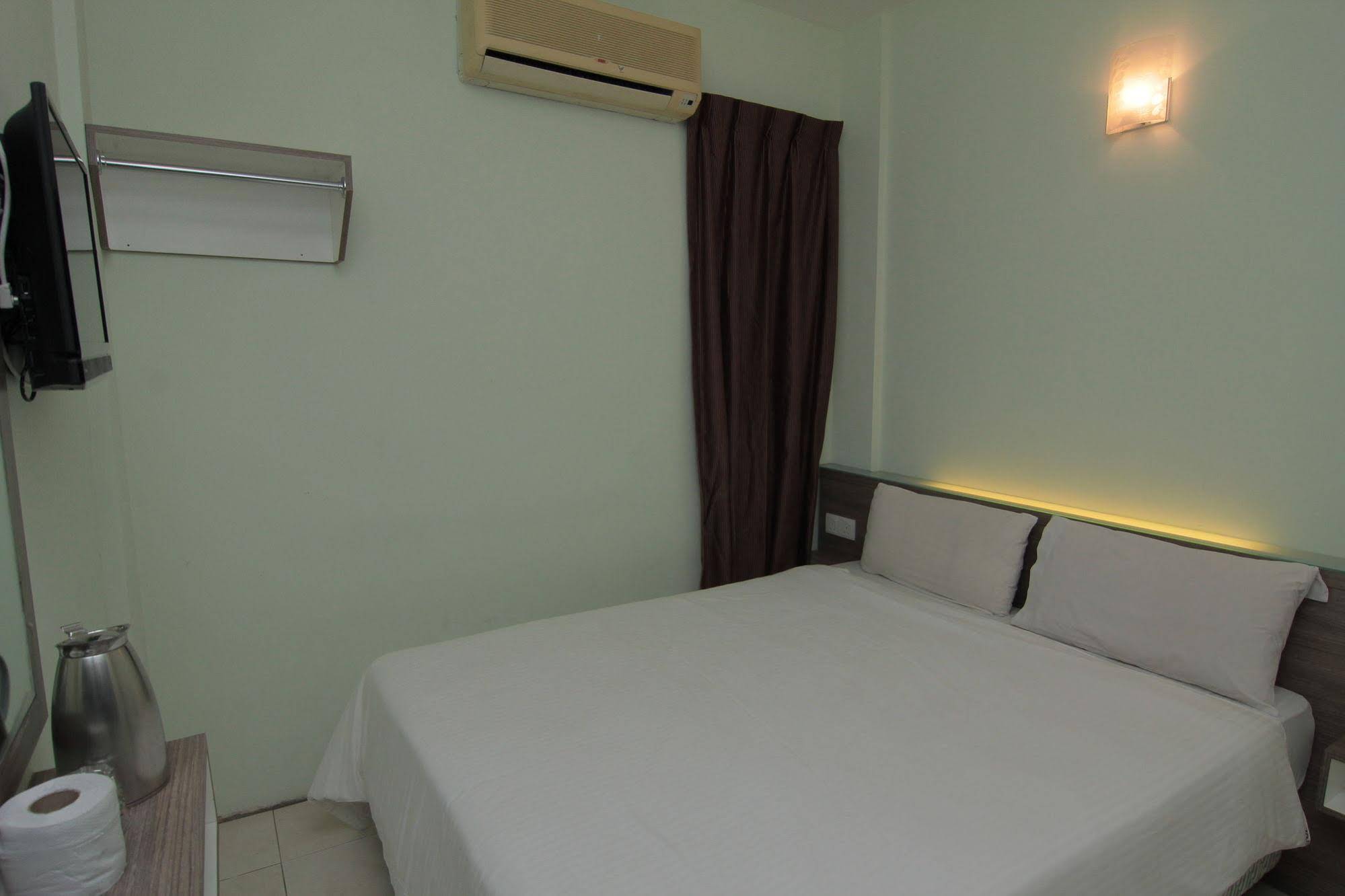 Qish Hotel